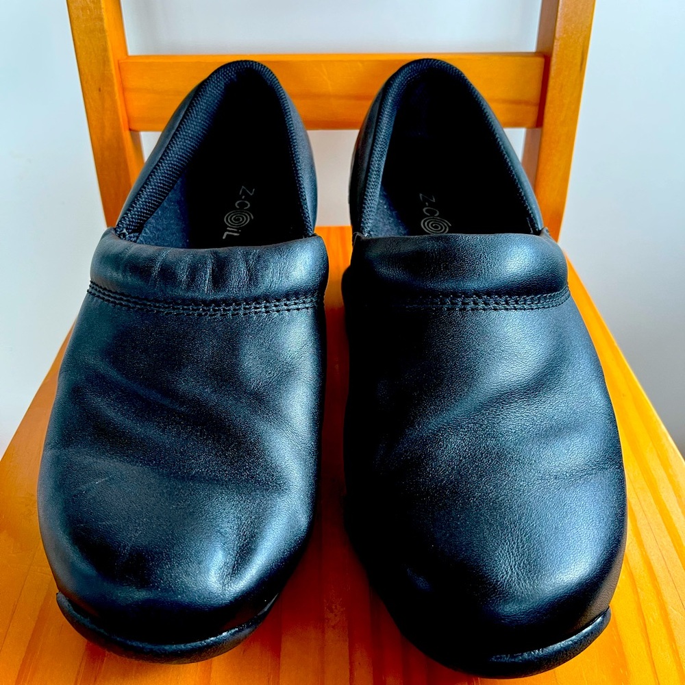 Used only for 1 month, Z Coil Mens Clog Style Black Professional Shoes 10W wide